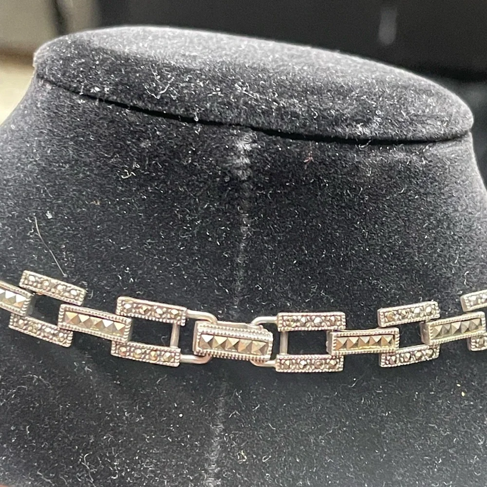 Elegant Sterling Silver 14” Marcasite Tank Track Design Necklace. - Picture 2 of 11